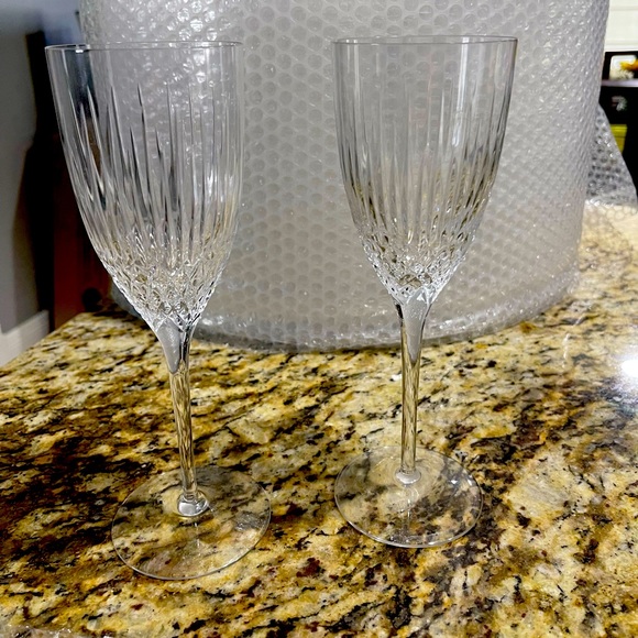Mikasa Crystal Wine Glasses (6)